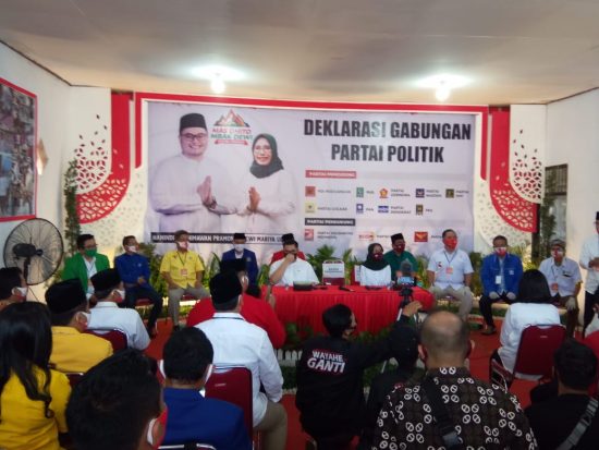 Diusung Sembilan Partai, Dhito – Dewi Daftar ke KPU Kabupaten Kediri