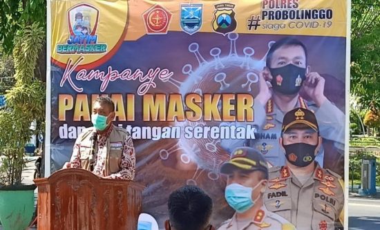 Deklarasikan Pemakaian Masker, Polres Probolinggo Serahkan 100 Ribu Masker