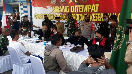 Warga Kabupaten Malang Langgar Protokol Kesehatan di Sidang Ditempat
