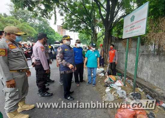 Sampah Berserakan di Jalan, Pj Bupati Sidoarjo Usul Dipasang CCTV