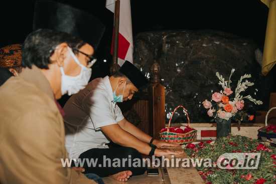 Calon Wali Kota Surabaya Eri Cahyadi Ziarah ke Makam Bung Karno