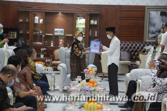 Wali Kota Surabaya Berikan IMB Gratis Rumah Ibadah-Fasilitas Pendidikan