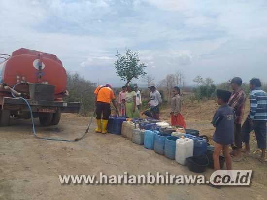 Kekeringan Kian Meluas, BPBD Situbondo Kembali Droping Ribuan Liter Air Bersih