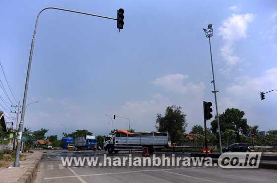 Traffic Light di Exit Tol Kota Pasuruan Terkesan Dibiarkan Mati