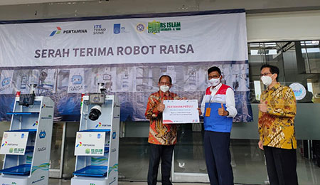 ITS Serahkan Dua Tipe Robot RAISA ke RSI Ahmad Yani