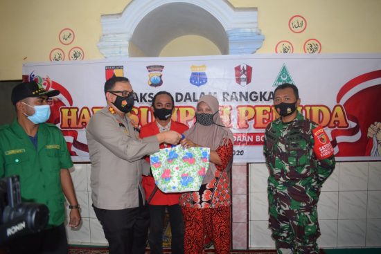 Peringati Sumpah Pemuda, TNI Polri di Kabupaten Bondowoso Berbagi