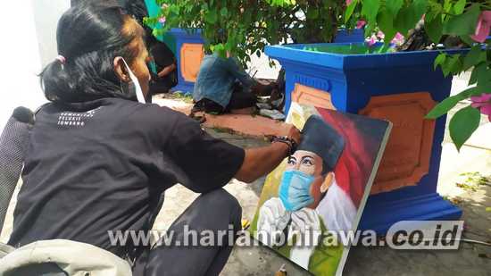 Peringati Hari Pahlawan, Pelukis di Jombang Buat Lukisan Pejuang Bermasker