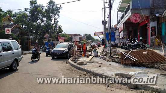 Drainase dan Trotoar Lima Jalan di Bojonegoro Ditargetkan Rampung Desember