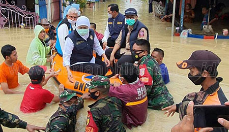 Gubernur Jatim Minta Penanganan Banjir di Pamekasan Integratif