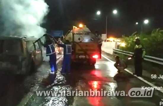 Ambulan Bawa Jenazah Terbakar di Tol Gempol-Pandaan