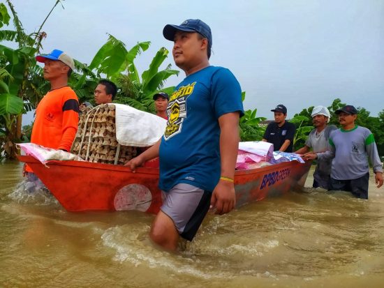 NH Zakatkita Siapkan Dapur Umum untuk Korban Banjir Luapan Kali Lamong