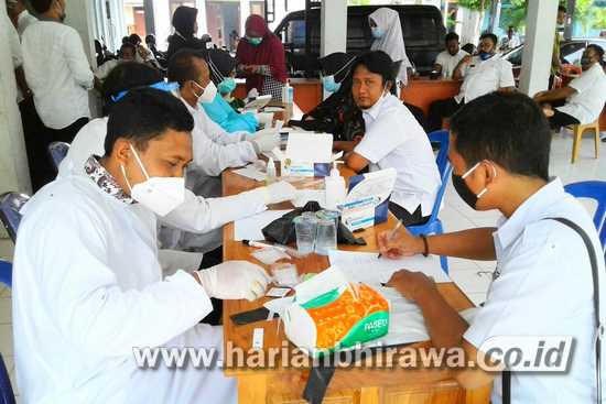 ASN Kecamatan Pademawu Kabupaten Pamekasan Dirapid Test Covid-19