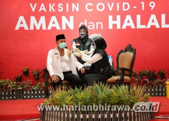 Bupati Sampang Sosialisasikan Vaksinasi Covid-19 Aman dan Halal