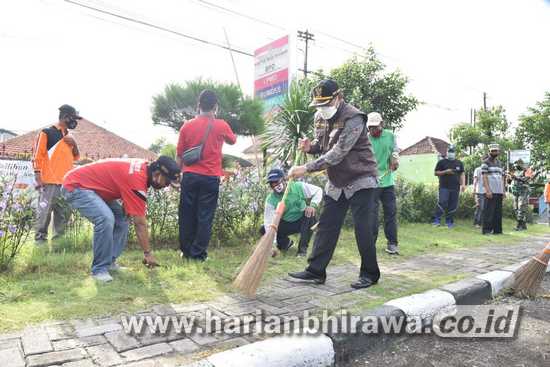 PJ Bupati Sidoarjo Bersihkan Tempat Layanan Masyarakat