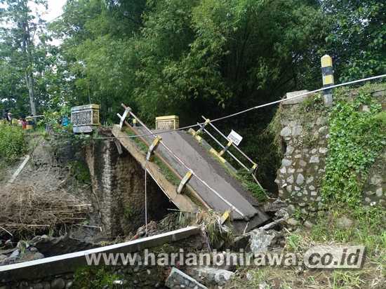 Jembatan Druju Kabupaten Malang Putus, Warga Desa Pondok Agung Terisolir