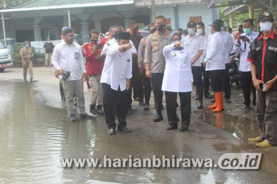 Bupati Mundjidah Sidak Lokasi Banjir di Jombok Kesamben Jombang