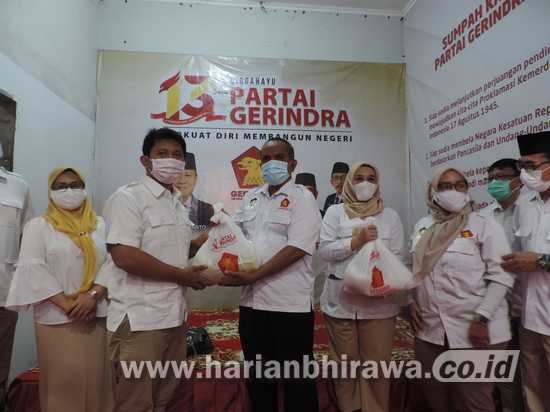 HUT ke-13, Gerindra Kota Surabaya Bagi Paket Sembako