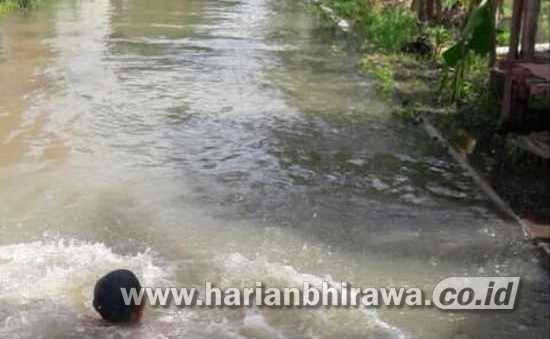 Banjir di Kelurahan Sekardangan Mulai Masuk Rumah Warga
