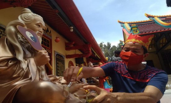 Sembahyang Imlek 2021 Ditiadakan, Ritual Mandi Rupang Dewa Tetap Jalan