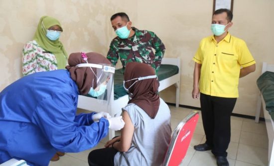 2.056 Nakes Kabupaten Probolinggo Sudah Disuntik Vaksin Dosis Dua