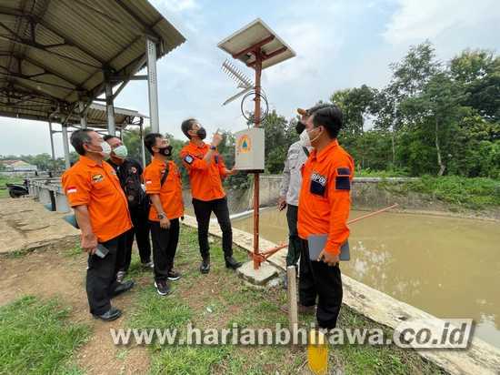 12-bed BPBD Pastikan EWS Banjir Kecamatan Mojowarno Jombang Berfungsi Normal