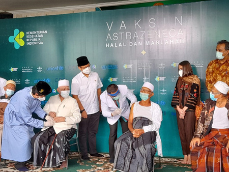 Menkes Sebut Vaksin AstraZeneca Jadi Rebutan Negara Islam