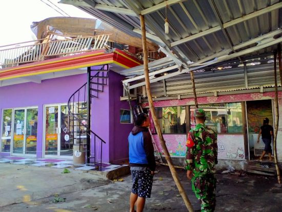 Bangunan Rumah Makan di Jombok Kesamben Jombang Rusak Diterjang Angin Kencang