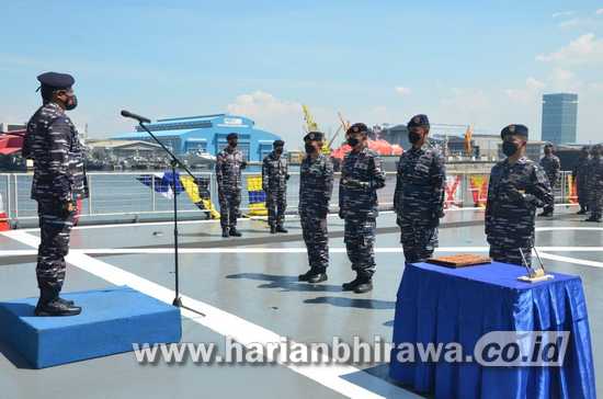 Komandan KRI Jajaran Satuan Kapal Amfibi Koarmada II Diserahterimakan