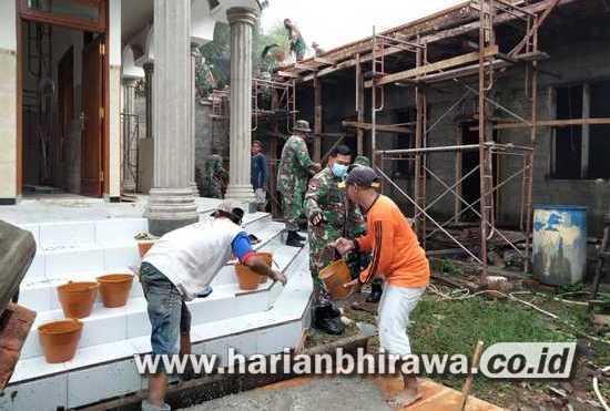 Koramil 0814/02 Diwek Jombang Karya Bakti Renovasi Tempat Ibadah
