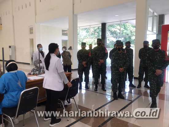 9-mut Pangdam Pantau Pelaksanaan Vaksin Bagi Anggota TNI A