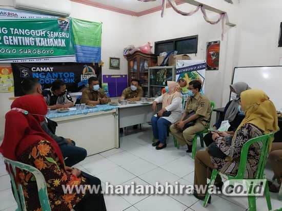 Ngantor di Balai RW, Camat Asemrowo Surabaya Siap Berikan Layanan Terbaik