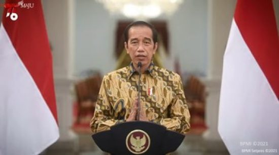 Presiden Joko Widodo Perpanjang PPKM Level 4