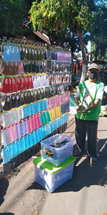 Kembang Kempis Pedagang Masker di Situbondo