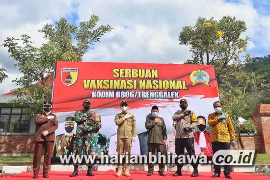 TNI Angkatan Darat Gelontorkan 10.000 Dosis Vaksin di Trenggalek