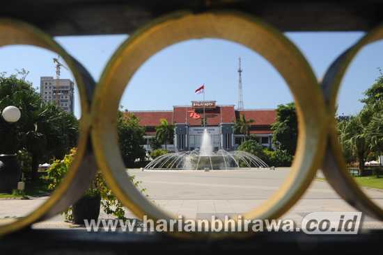 HUT RI Ke-76, Wali Kota Surabaya Imbau Warga Kibarkan Merah Putih Sebulan Penuh