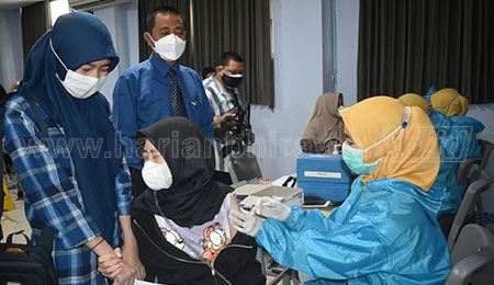 Persiapan PTM, Smamda Surabaya Gelar Vaksinasi untuk Semua Siswanya