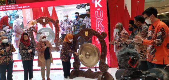 Wali Kota Surabaya Beri Penghargaan OJK KR4 Jatim dan SRO Pasar Modal
