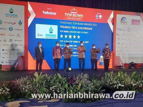 Perumda Tirta Kanjuruhan Kabupaten Malang Borong Empat Penghargaan Top BUMD 2021