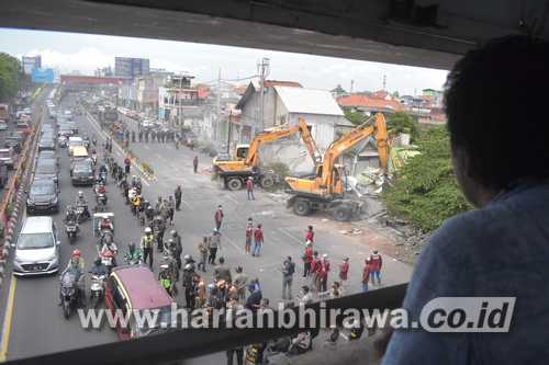 Pemkot Surabaya Bongkar 15 Persil Bangunan untuk Pedestrian dan Saluran Air