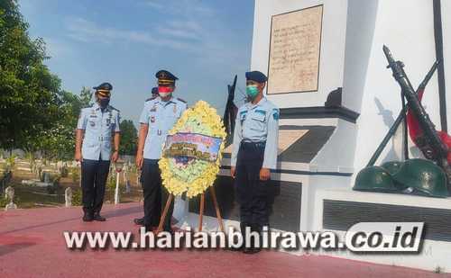 Jelang Hari Dharma Karya Dhika, Lapas Kelas IIB Jombang Tabur Bunga di TMP