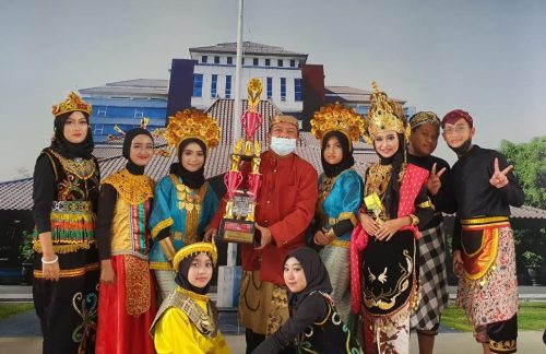 Bapenda Kabupaten Malang Berikan Penghargaan Enam Desa Taat Bayar Pajak