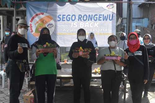 Peringati Hari Ibu, Ikasdasa dan Baksos’e Surabaya Gelar Baksos Sego Rongewu