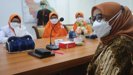 Jelang Hari Ibu, Perempuan PKS Surabaya Silaturahim ke Rini Indriyani Eri Cahyadi