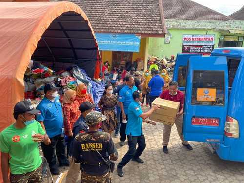 BNNP Jawa Timur Salurkan Bantuan bagi Korban Erupsi Semeru