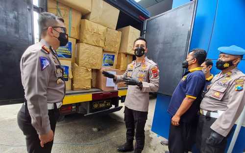 Polres Tulungagung Kirim 2 Truk Logistik Untuk Korban Erupsi Semeru