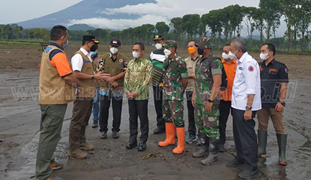 Kalaksa BPBD Dampingi Kepala BNPB Tinjau Huntara Desa Sumbermujur