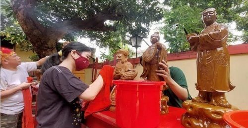 Jelang Imlek, Kelenteng Tri Dharma Sumber Naga Kota Probolinggo Kedatangan Tujuh Patung Dewa
