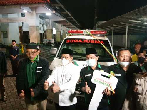 Cak Imin Berikan Bantuan Mobil Ambulan pada Garda Bangsa Surabaya