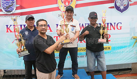 Kota Surabaya Juara Umum Kejurda Fin Swimming