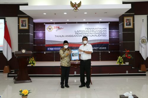 8-mut Sutiaji Sampaikan LKPD TA 2021 Unaudited kepada BPK Jawa Timur 2